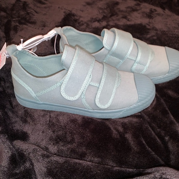 Cat & Jack sneakers - Picture 4 of 4